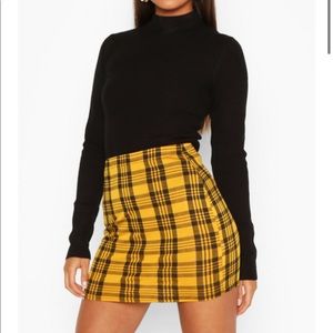 Boohoo black and yellow plad skirt